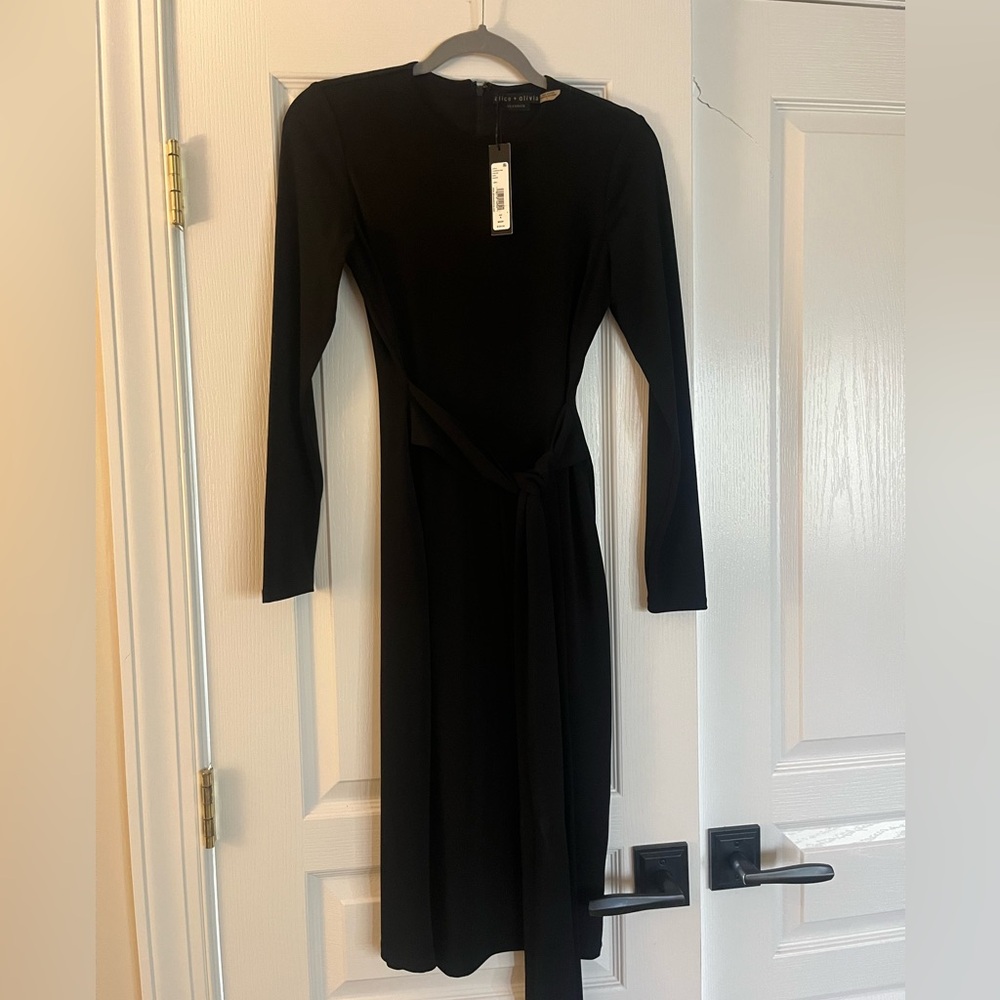 Alice + Olivia sheath dress NWT sz 6 Classic collection
